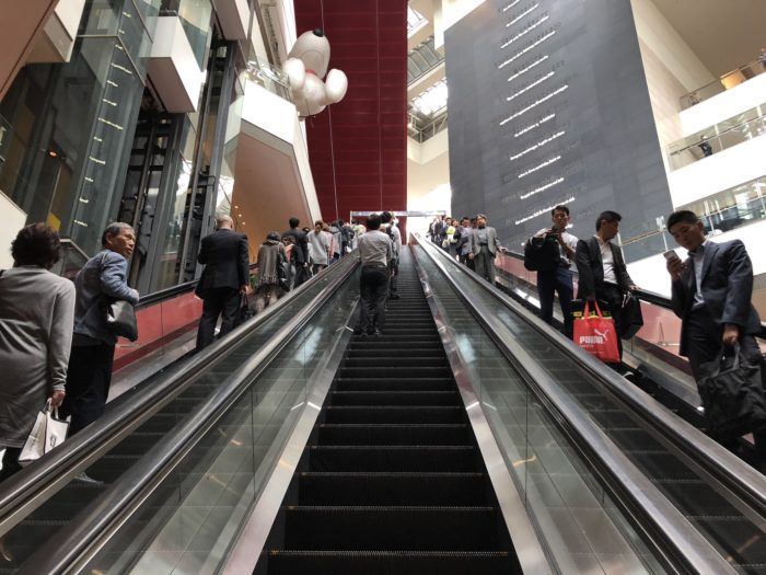 Tre rulltrappor i köpcenter