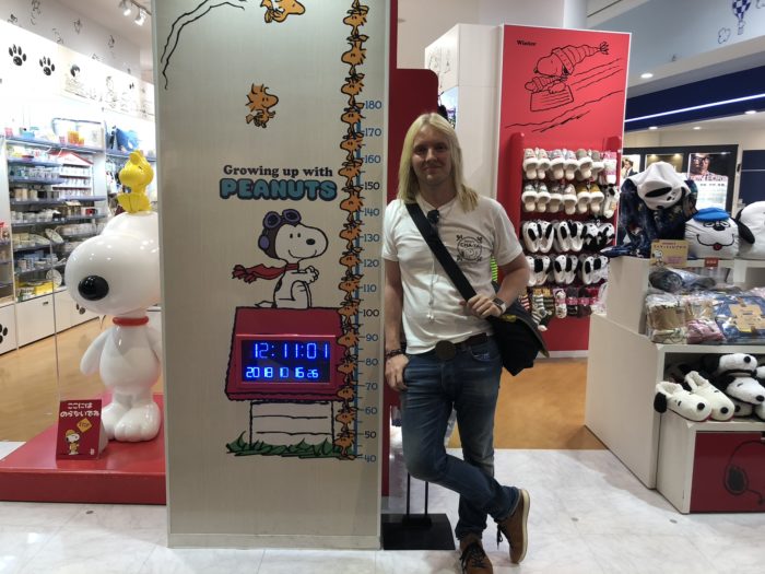 Jag framför Snoopy Town Shop i Kyoto